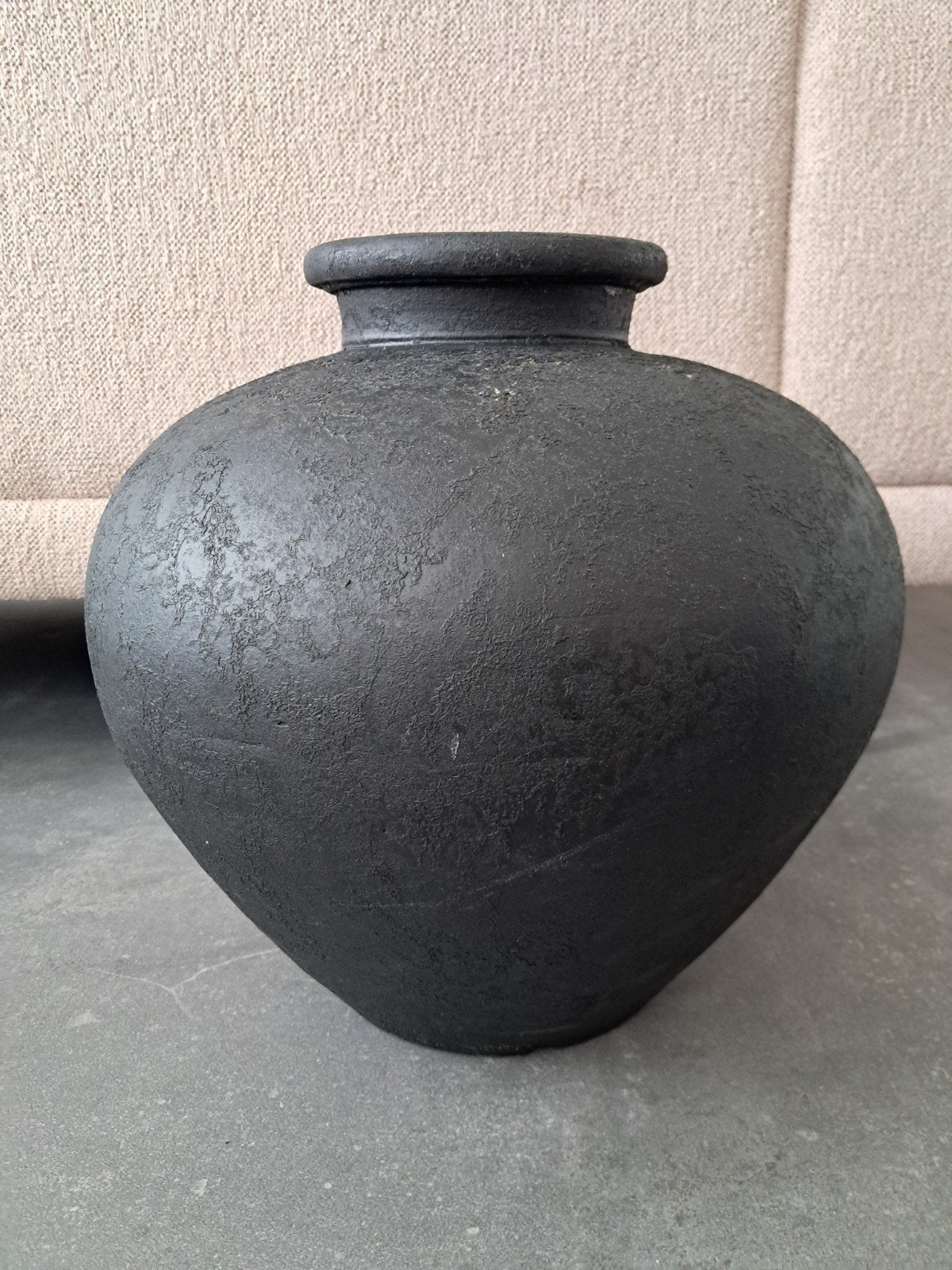 Stoere landelijke zwarte vaas hoog 38 cm, Ophalen, Zwart, Zo goed als nieuw, 38 cm