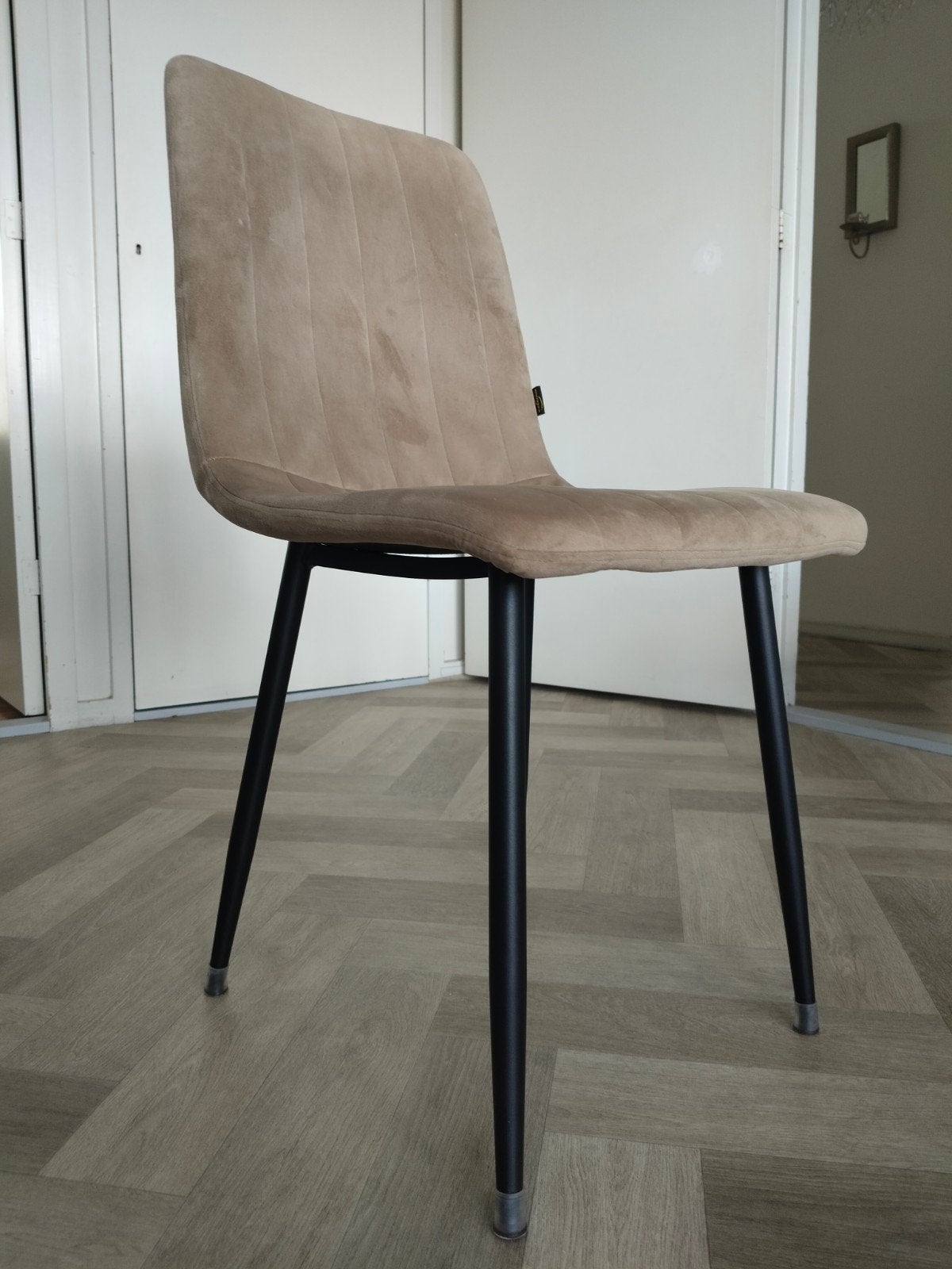 Woonenzo eetkamerstoel, beige stof, zwart metalen poten, Ophalen, Gebruikt, Overige kleuren, Stof