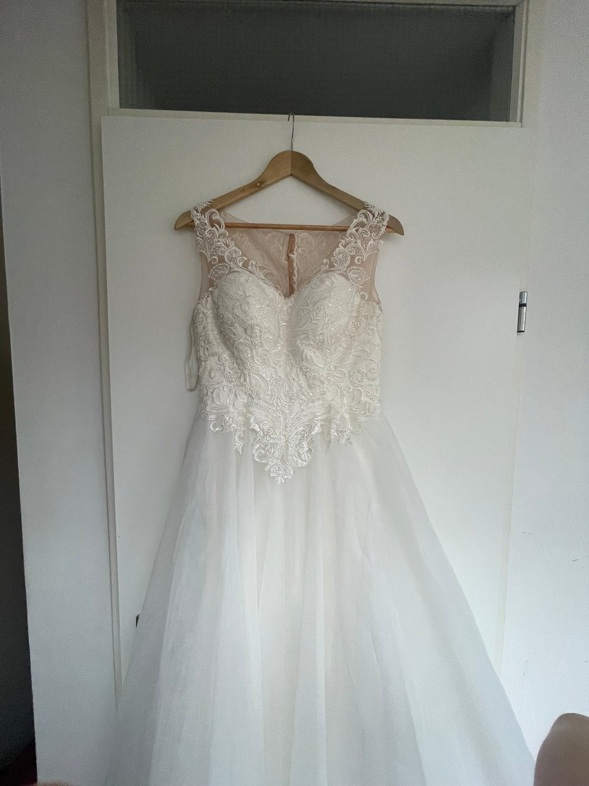 Bruidsjurk mt40 met tule rok en top van kant en steentjes, Kleding | Dames, Ophalen of Verzenden, Nieuw, Wit, Trouwjurk