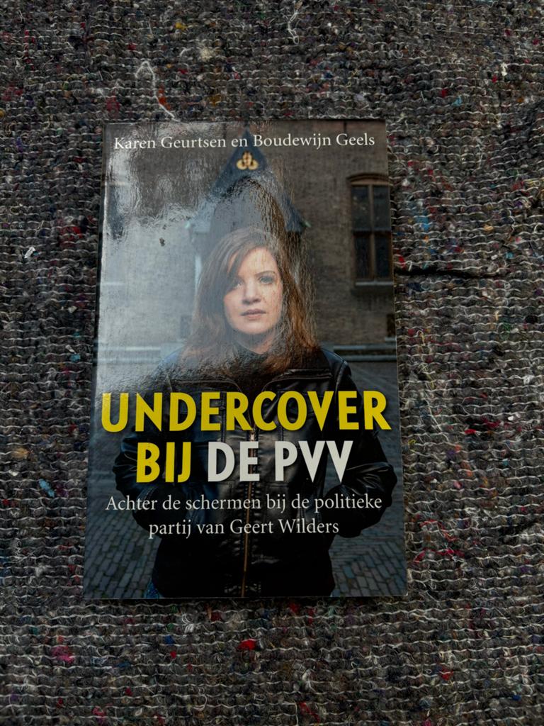 Undercover bij de PVV - Karen Geurtsen en Boudewijn Geels, Ophalen of Verzenden, Gelezen, Politiek en Staatkunde, Nederland