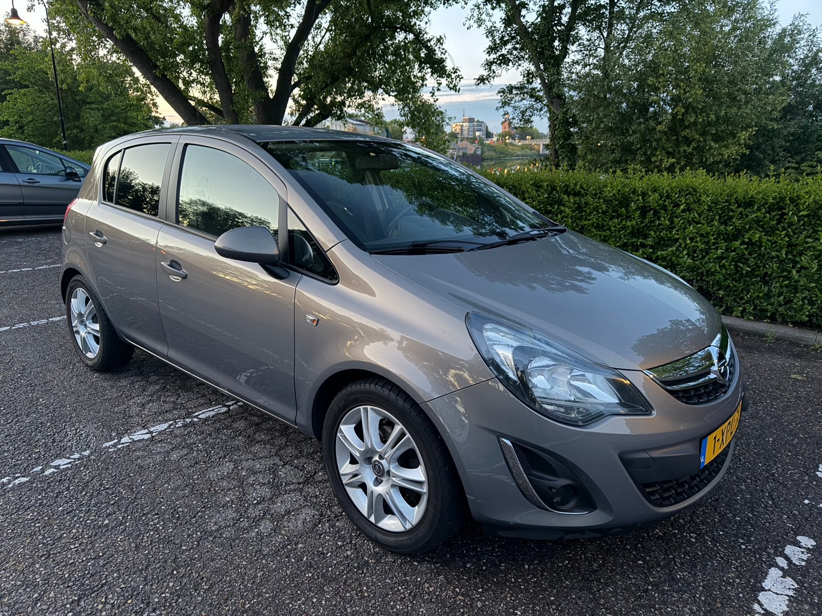 Opel Corsa 1.4 16V NAP / CLIMA / PARKSENS / CRUISE C / NAVI, Voorwielaandrijving, 1063 kg, 4 cilinders, Bruin