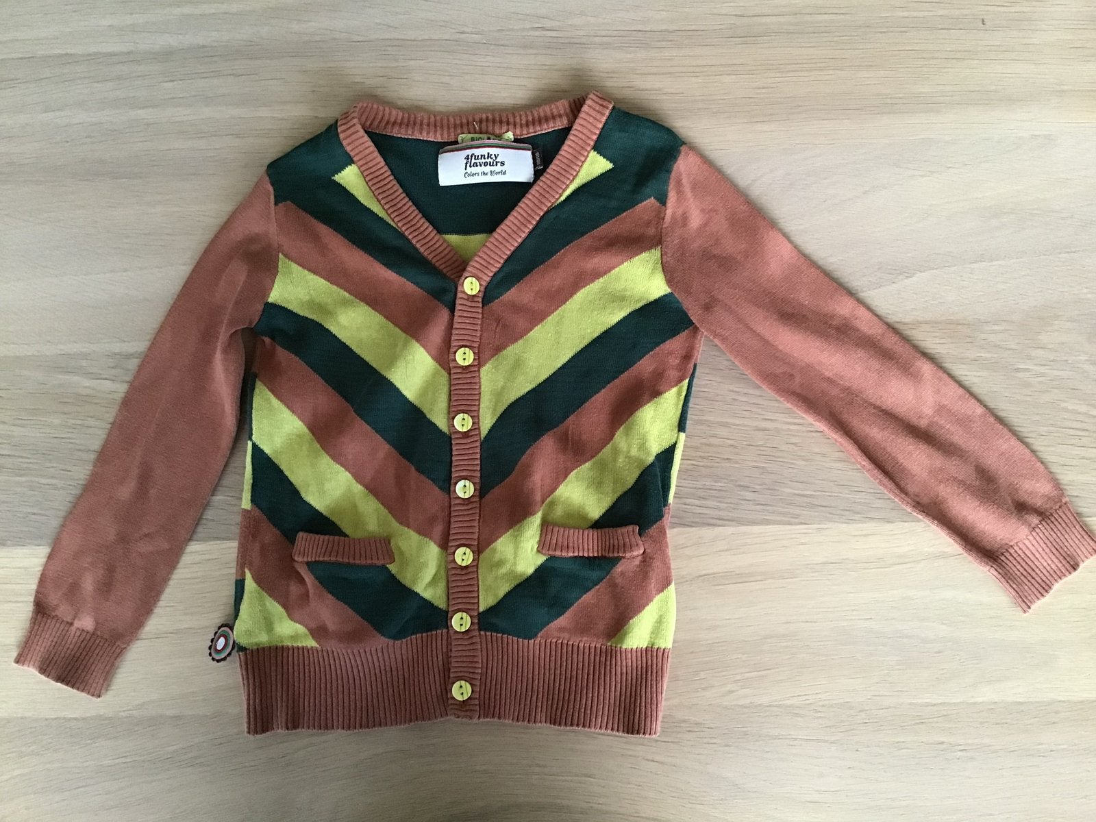 4 funky flavours vestje maat 110/116, Ophalen of Verzenden, Zo goed als nieuw, Jongen of Meisje, Trui of Vest