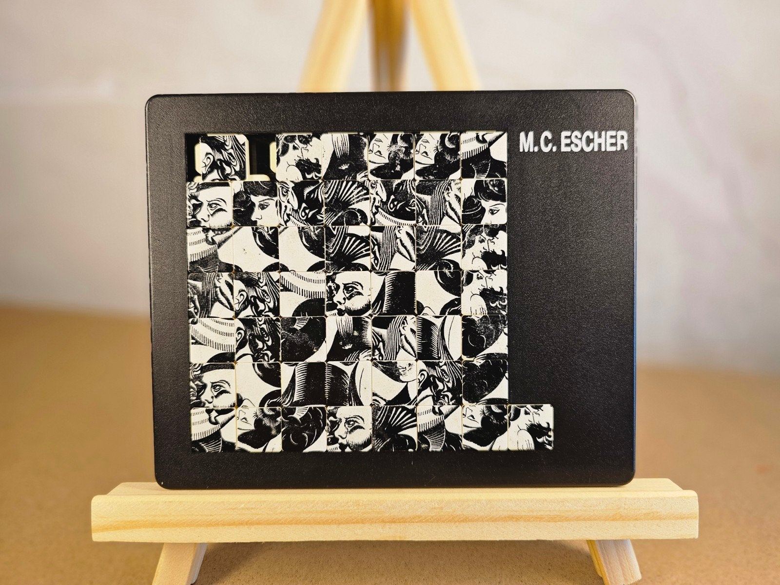 M.C. Escher "Eight Heads 1922" Schuifpuzzel, Ophalen of Verzenden, Minder dan 500 stukjes, Gebruikt, Overige typen