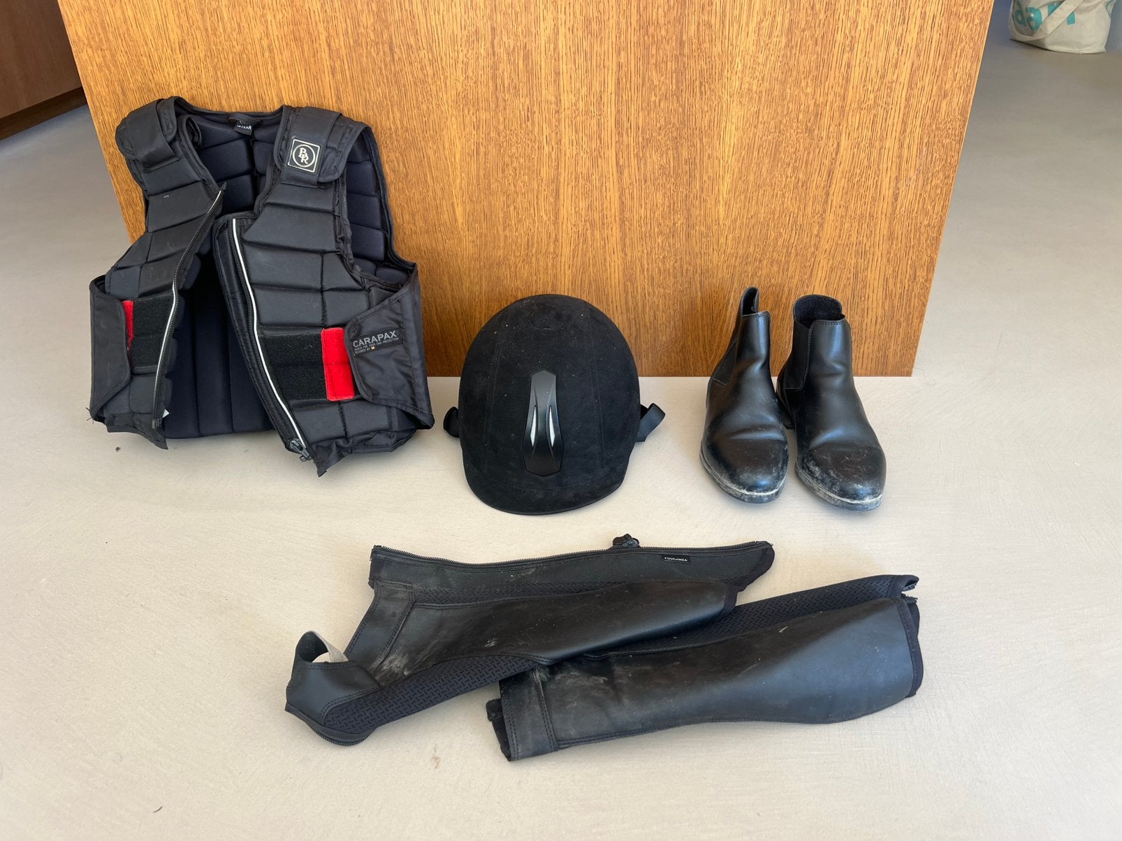 BODYPROTECTOR + CAP + SCHOENEN/CHAPS, Ophalen, Kinderen, Dressuur, Zo goed als nieuw