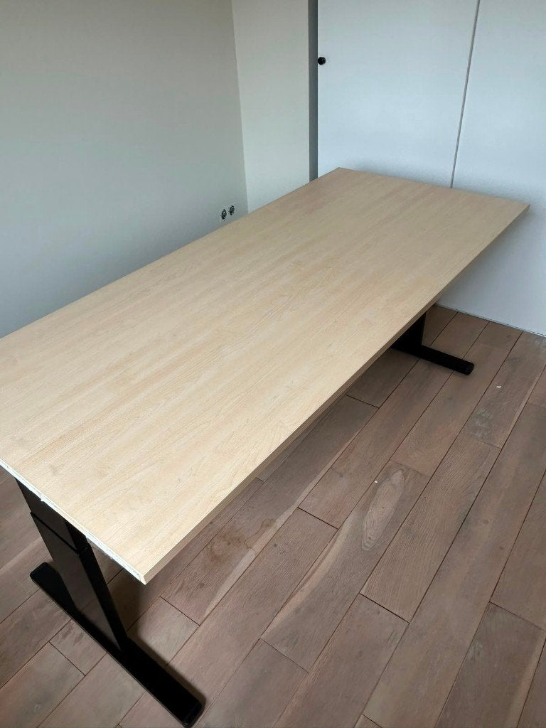 Licht eiken bureau te koop met zwarte poten, Ophalen, Demontabel, 180 cm, Zo goed als nieuw