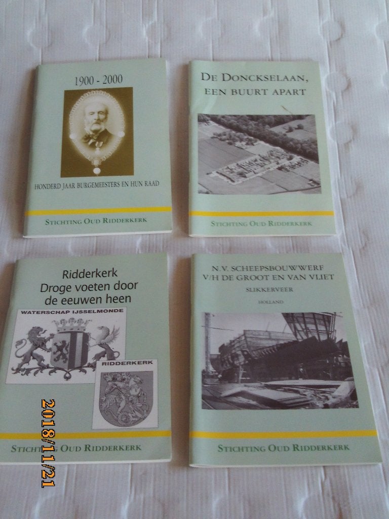 5 boekjes van stichting oud ridderkerk, Boeken, Ophalen of Verzenden, Gelezen