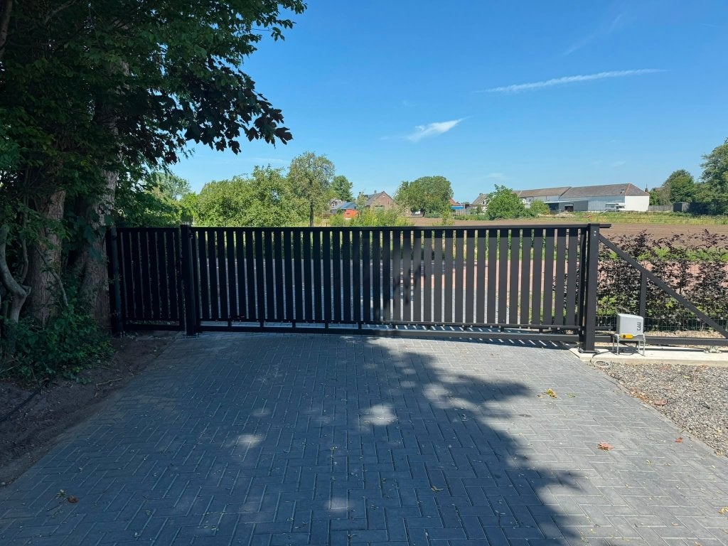 Moderne schuifpoort 'Cairns' in 3 afmetingen en compleet, Met poort, Nieuw, Ophalen of Verzenden, Tuinhek