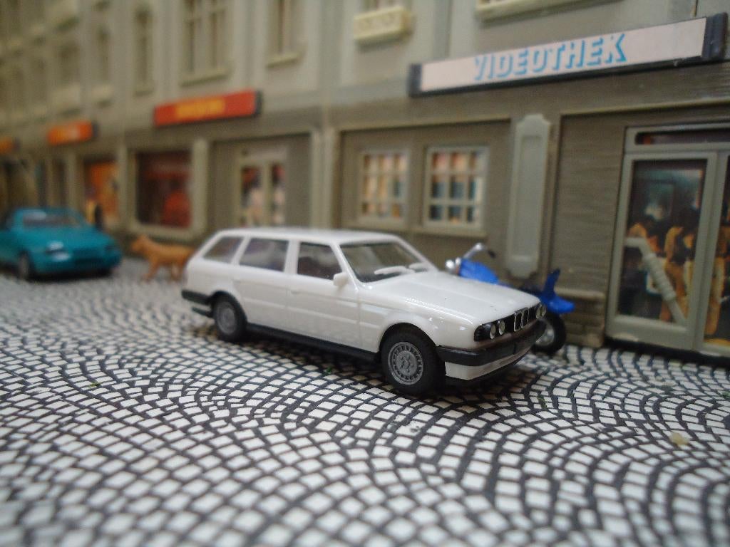 BMW E30 3-Serie 325i Touring - Herpa wit, Ophalen of Verzenden, Zo goed als nieuw, Bus of Vrachtwagen, Herpa
