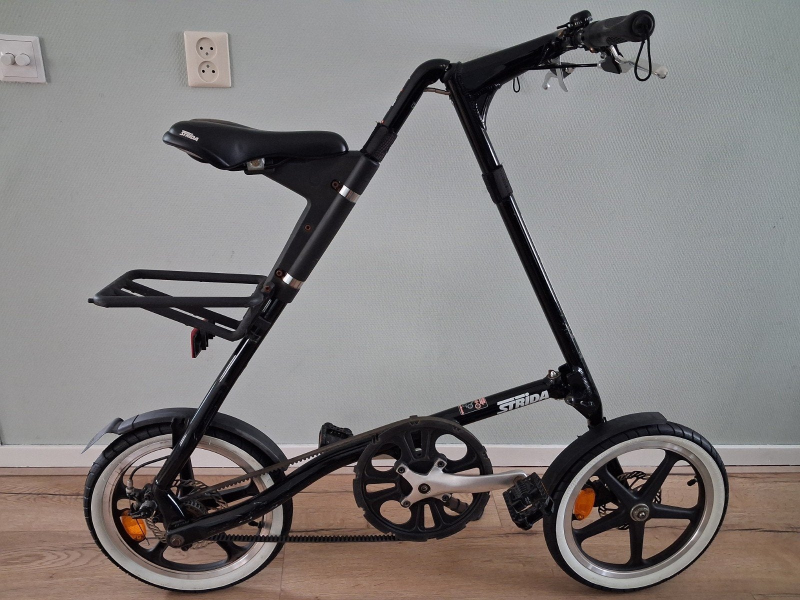Strida vouwfiets, Fietsen en Brommers, Fietsen | Vouwfietsen, Gebruikt, 16 tot 18 inch, Totaal opvouwbaar, Schijfrem