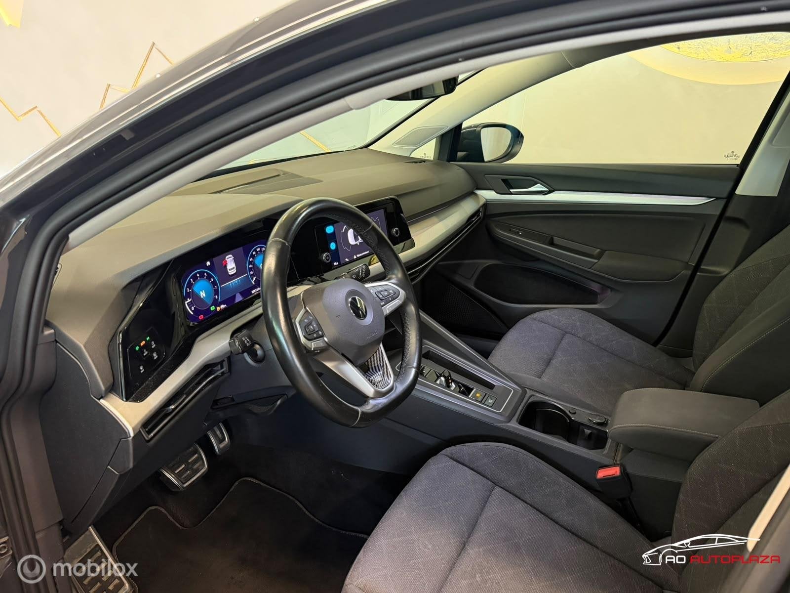 Volkswagen Golf 1.0 eTSI Life DSG/Carplay/Sfeer/18" GTI Adel, Stof, Automatische klimaatregeling, Bedrijf, 650 kg