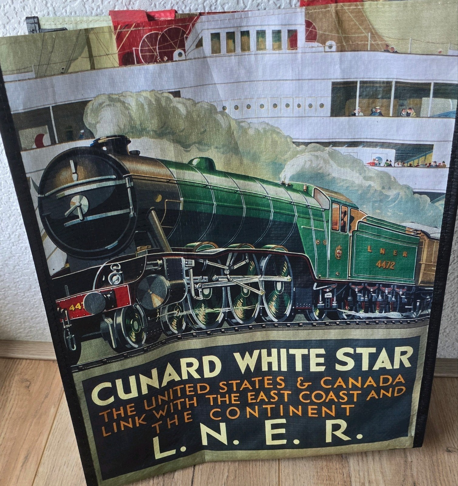 L.N.E.R. Cunard White Star draagtas  Flying Scotsman, Ophalen of Verzenden, Zo goed als nieuw, Trein, Overige typen