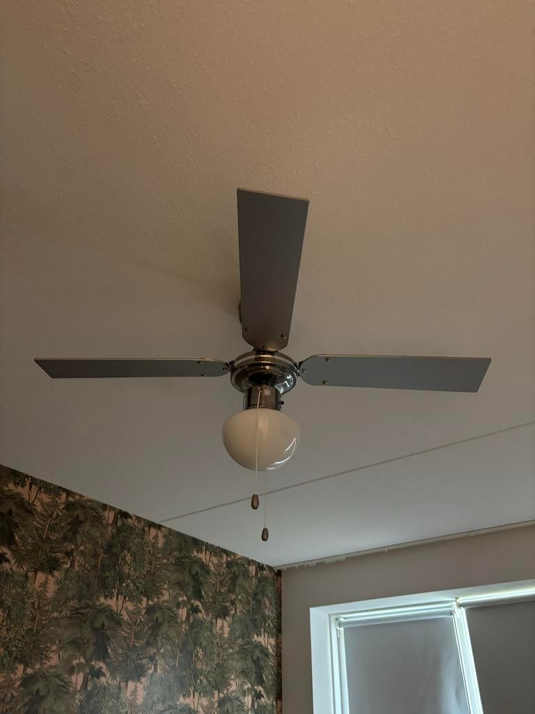 Plafondventilator met lamp - Grijs/Chroom, Ophalen, Gebruikt, Plafondventilator