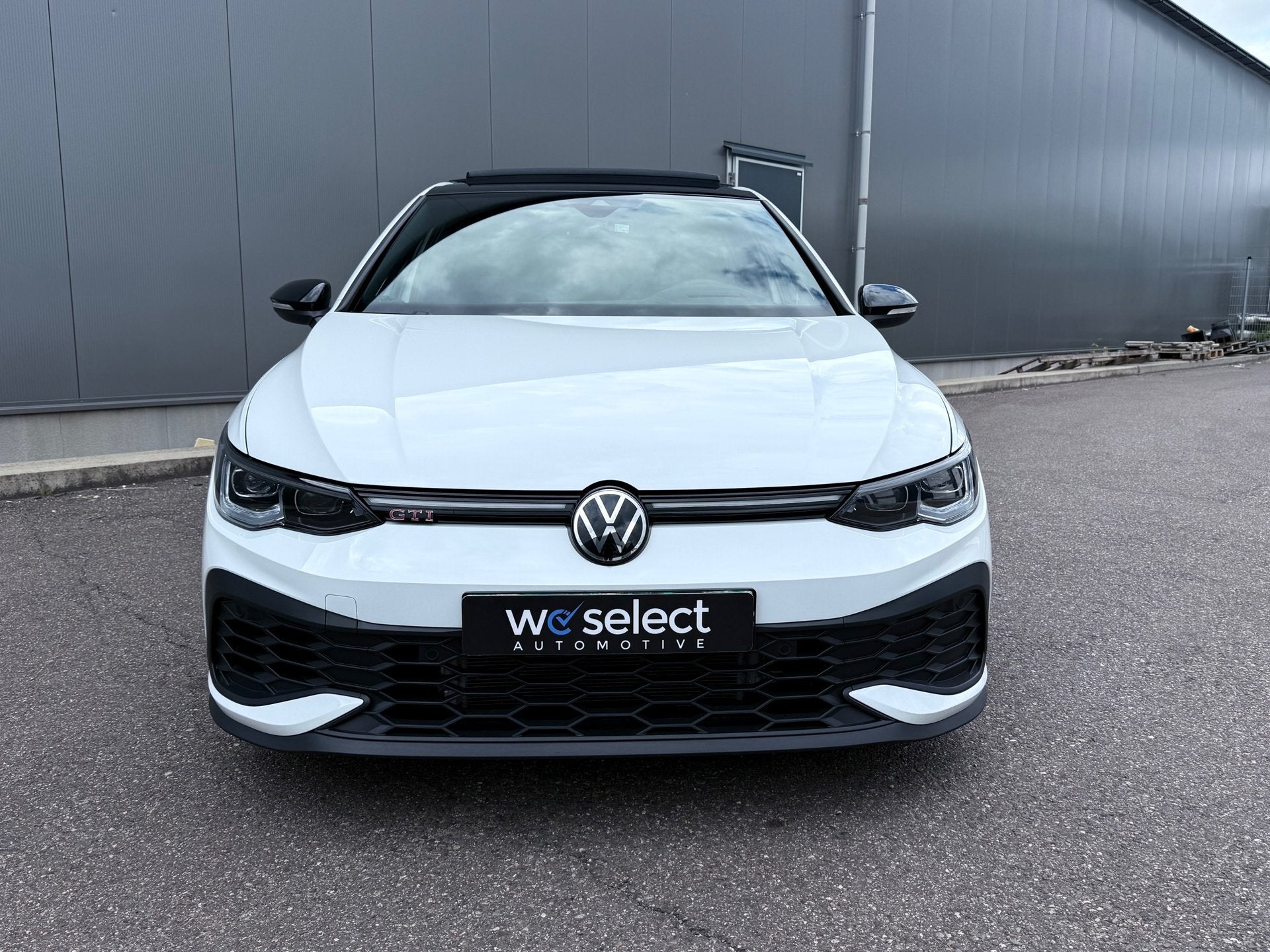 Volkswagen Golf 2.0 TSI GTI Clubsport 300 PK l Pano l H&K l, Gebruikt, 4 cilinders, 1984 cc, Wit