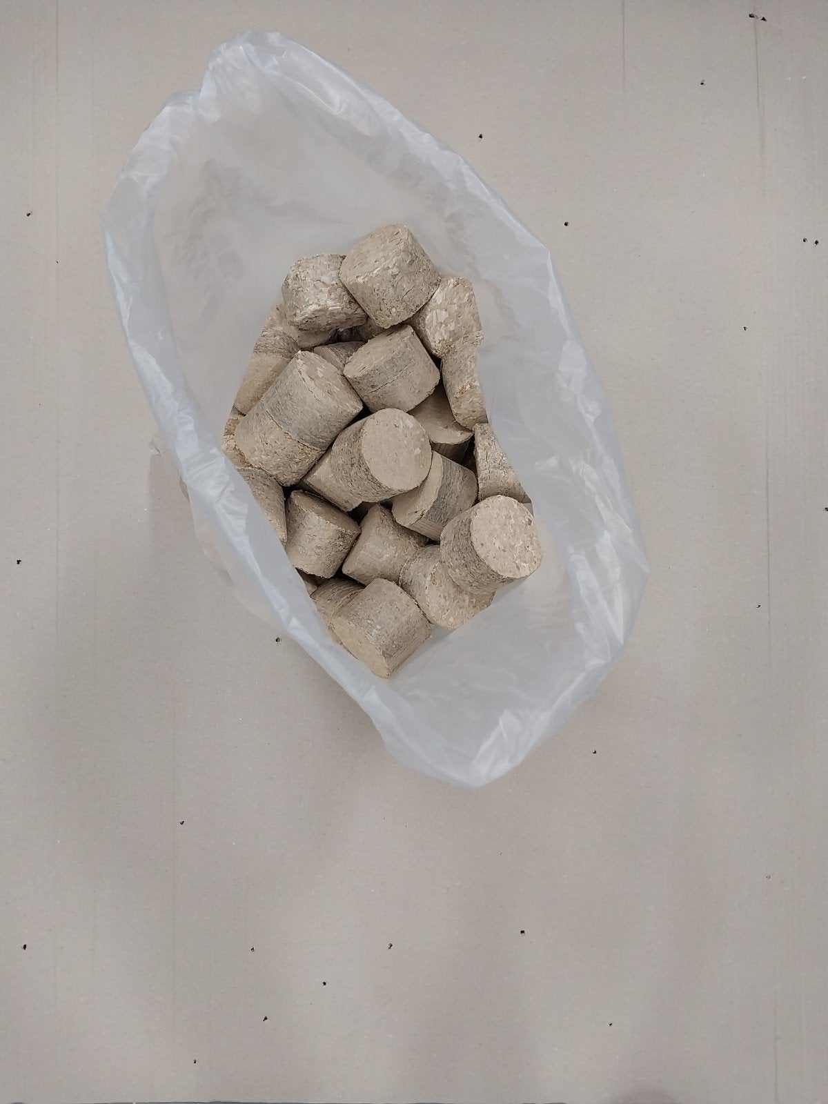 20 kilo houten briketten openhaard en brandhout, Tuin en Terras, Minder dan 3 m³, Ophalen, Overige houtsoorten, Blokken