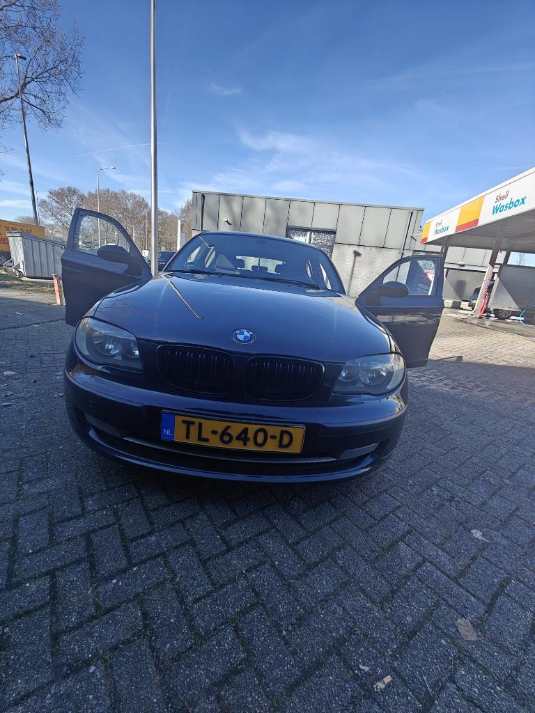 BMW 1-Serie 1.6 116I 5DR 2008 Zwart, Auto's, 1-Serie, Elektrische ramen, 4 cilinders, 1200 kg