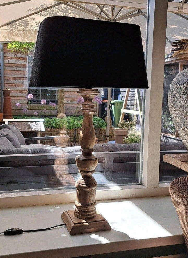 2 houten/baluster tafellampen met zwarte kap, Ophalen, Gebruikt, 50 tot 75 cm, Klassiek, Landelijk