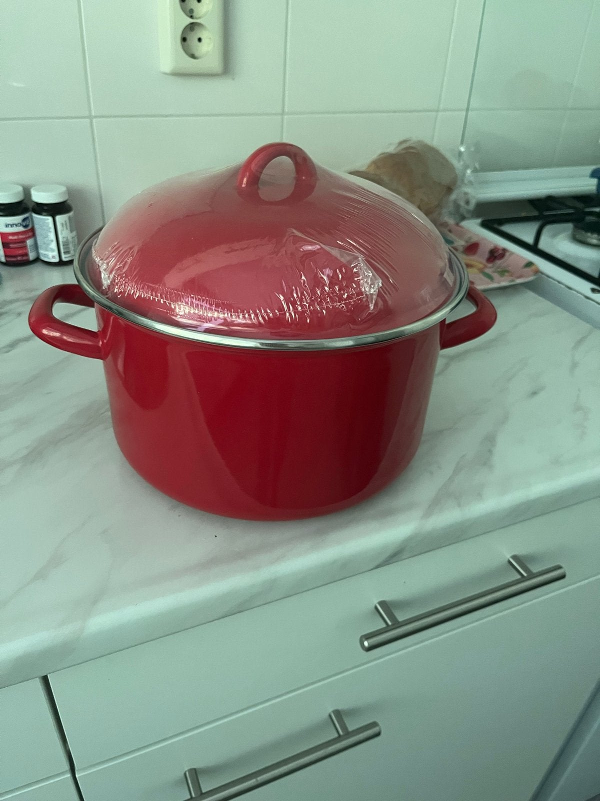 Mooie nette rode pan, Huis en Inrichting, Keuken | Potten en Pannen, Ophalen of Verzenden, Zo goed als nieuw, Overige materialen