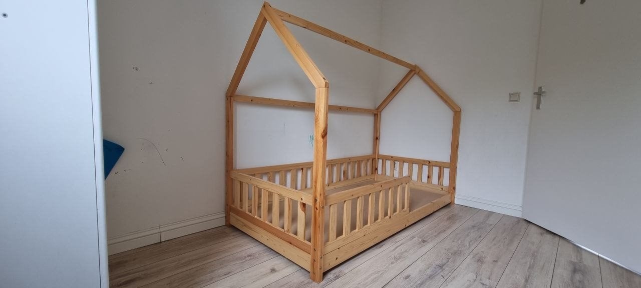 Houten kinderbed huisje - Montessori stijl, Ophalen, 85 tot 100 cm, Zo goed als nieuw, Lattenbodem