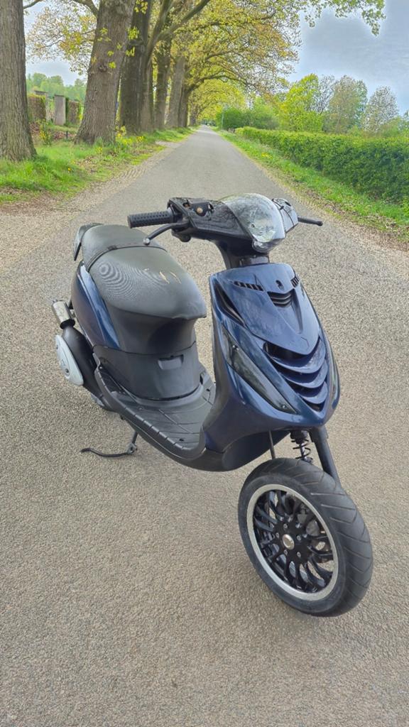Piaggio zip 70cc 2001, Fietsen en Brommers, Scooters | Piaggio, Ophalen, Zo goed als nieuw, Tweetakt, Zip