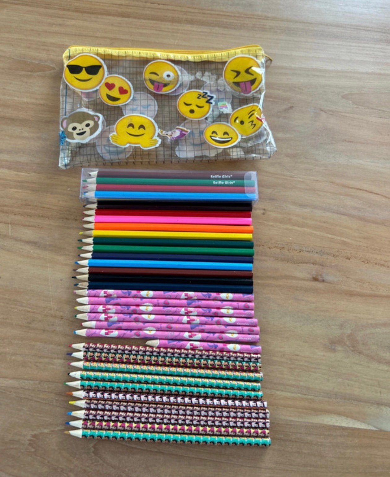 Etui met 39 kleurpotloden, Ophalen of Verzenden, Zo goed als nieuw, Potlood of Stift