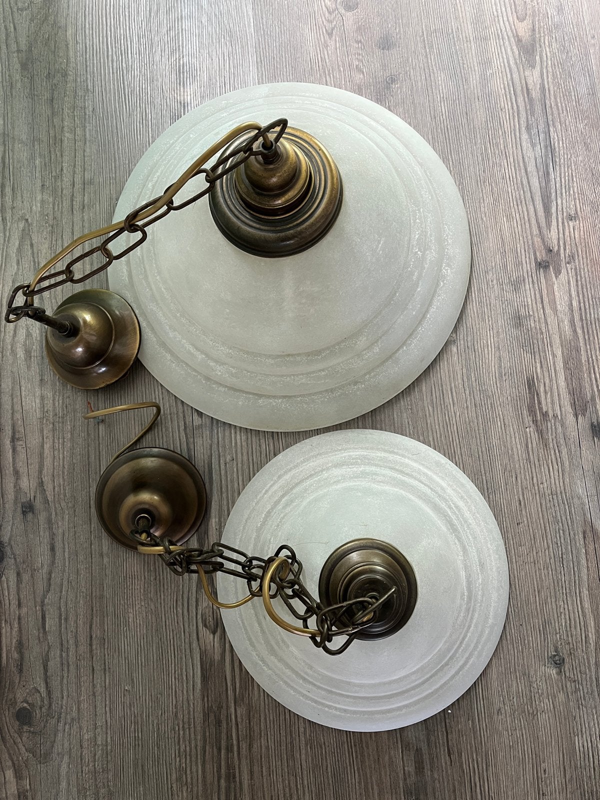 Set van 2 Vintage Plafondlampen met Melkglas en Messing, Ophalen, Gebruikt, Glas, E27 (groot)