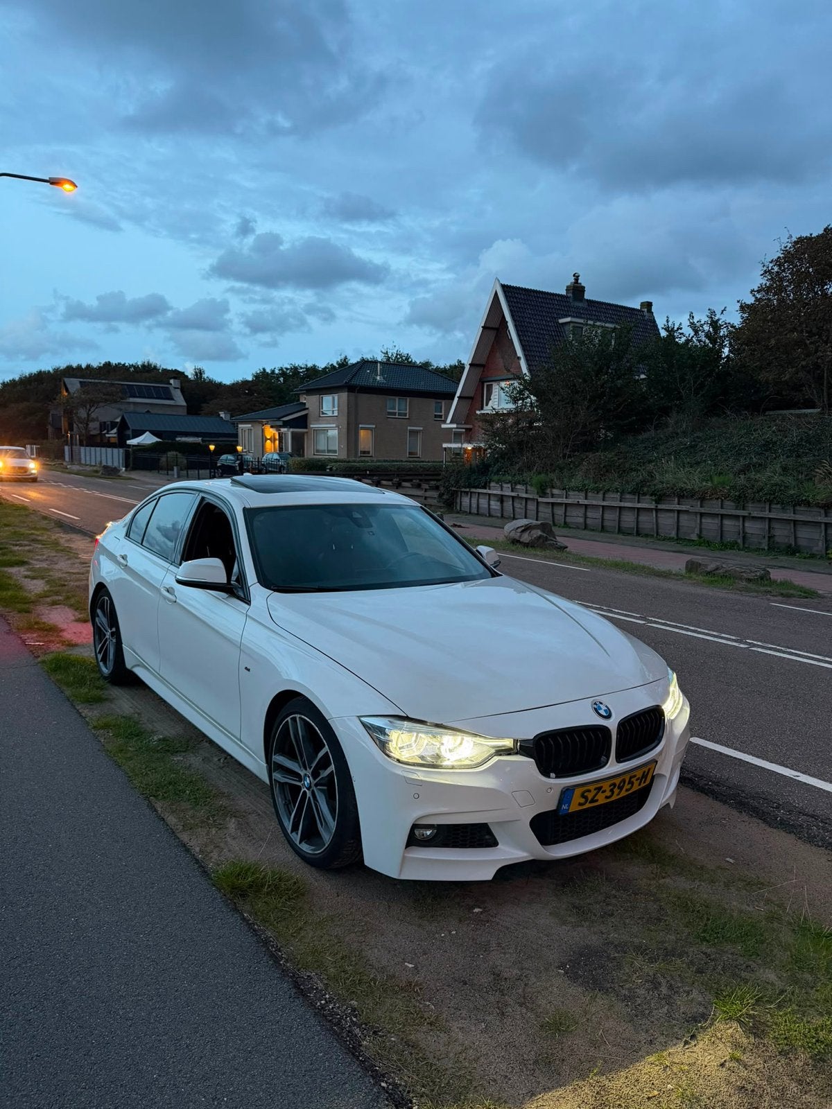 BMW 3-Serie 320i 184pk Aut 2018 Wit, 1998 cc, Achterwielaandrijving, 1800 kg, 4 cilinders