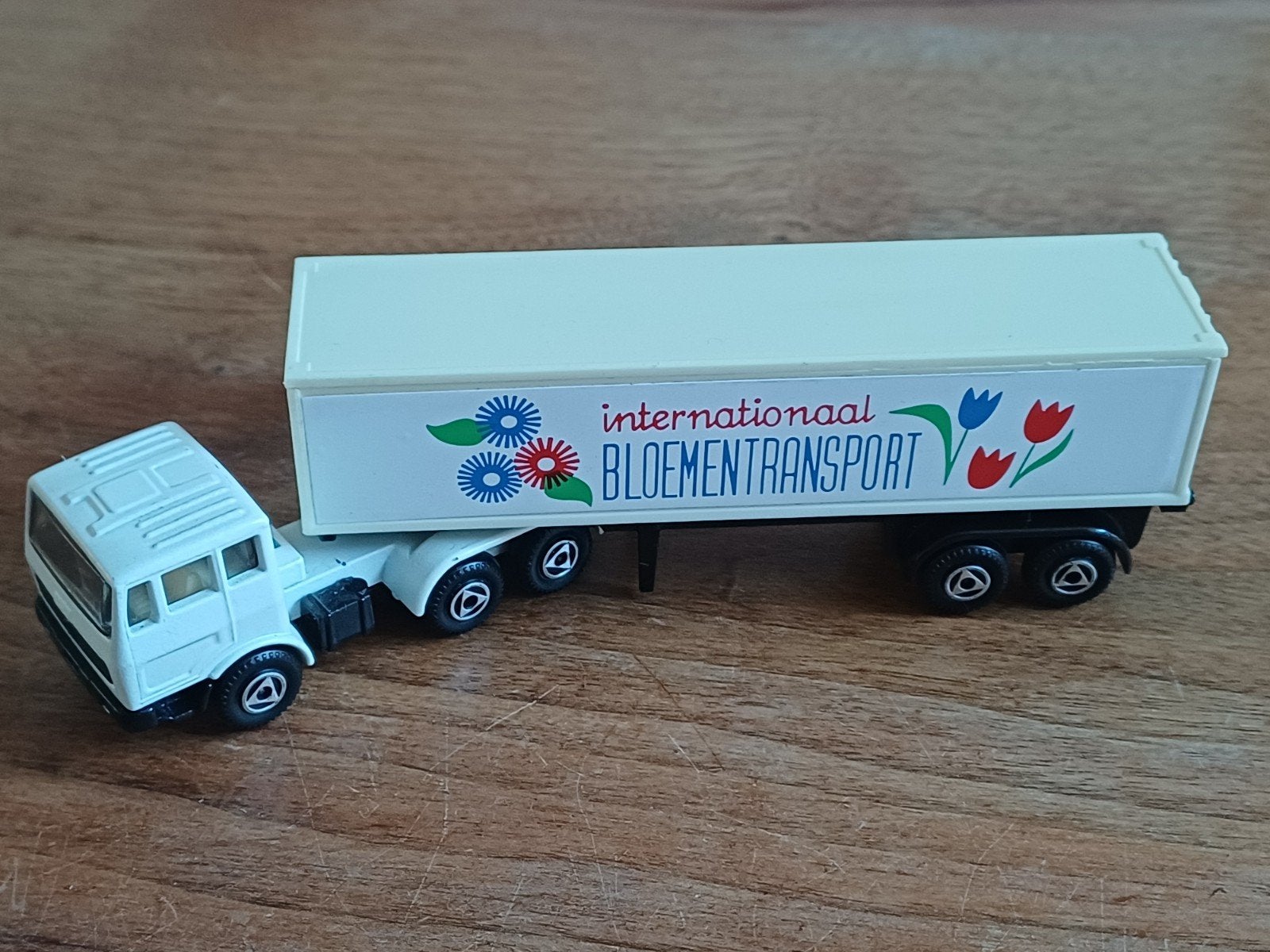 Efsi 1:87 Mercedes trekker/oplegger Internat Bloementranspor, Ophalen of Verzenden, Zo goed als nieuw, Bus of Vrachtwagen, Efsi