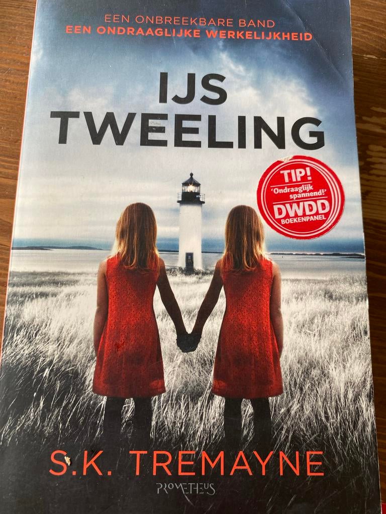 IJs Tweeling - S.K. Tremayne (Thriller), Ophalen of Verzenden, Gelezen, Europa overig