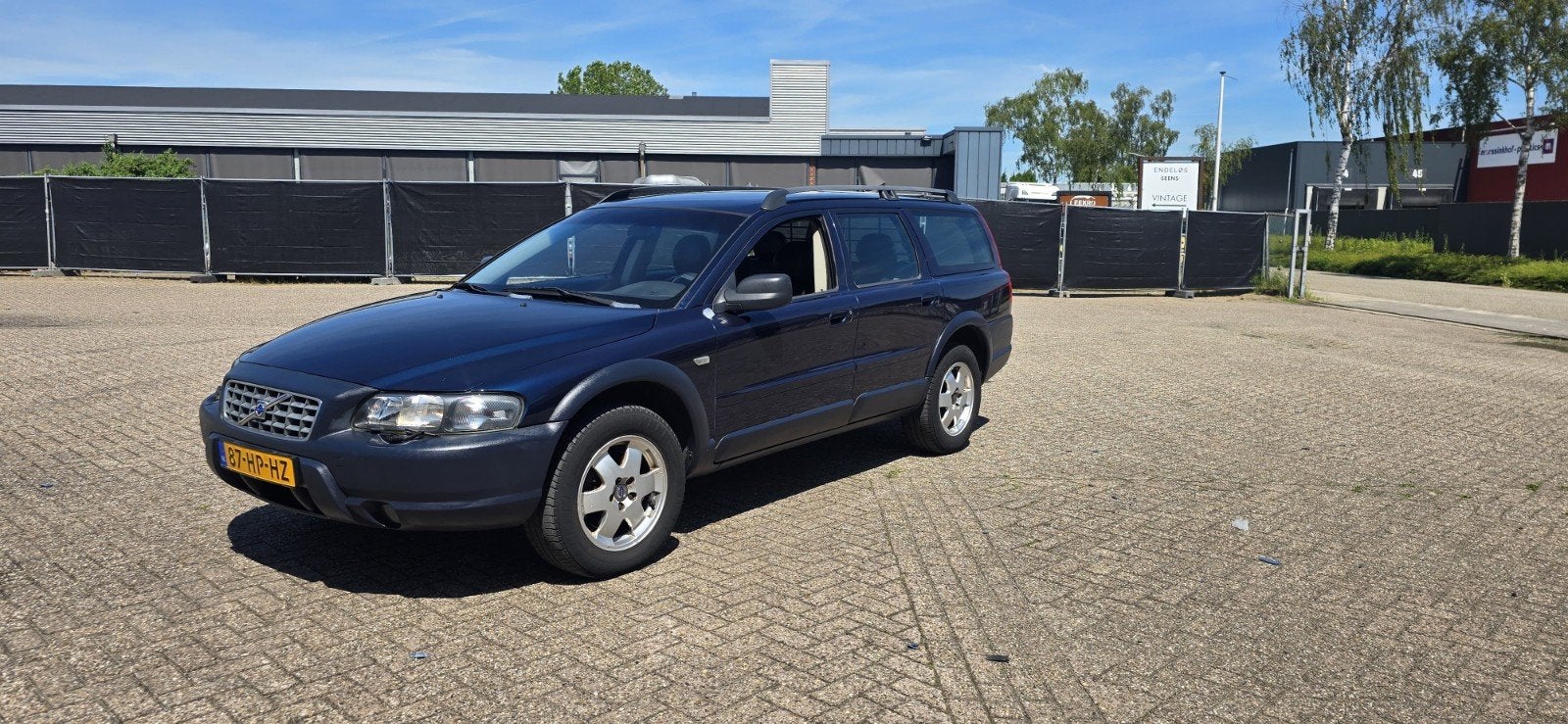 Volvo xc70 2.4t Nieuwe APK Distri garantie! lage km stand, 1800 kg, Blauw, 2435 cc, Vierwielaandrijving