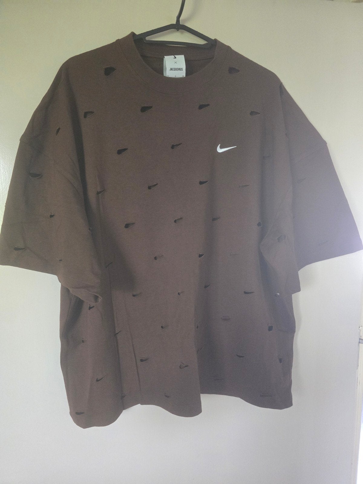 Nike x Jacquemus Laser Cut T-Shirt - Brown (Brand New), Ophalen of Verzenden, Nieuw