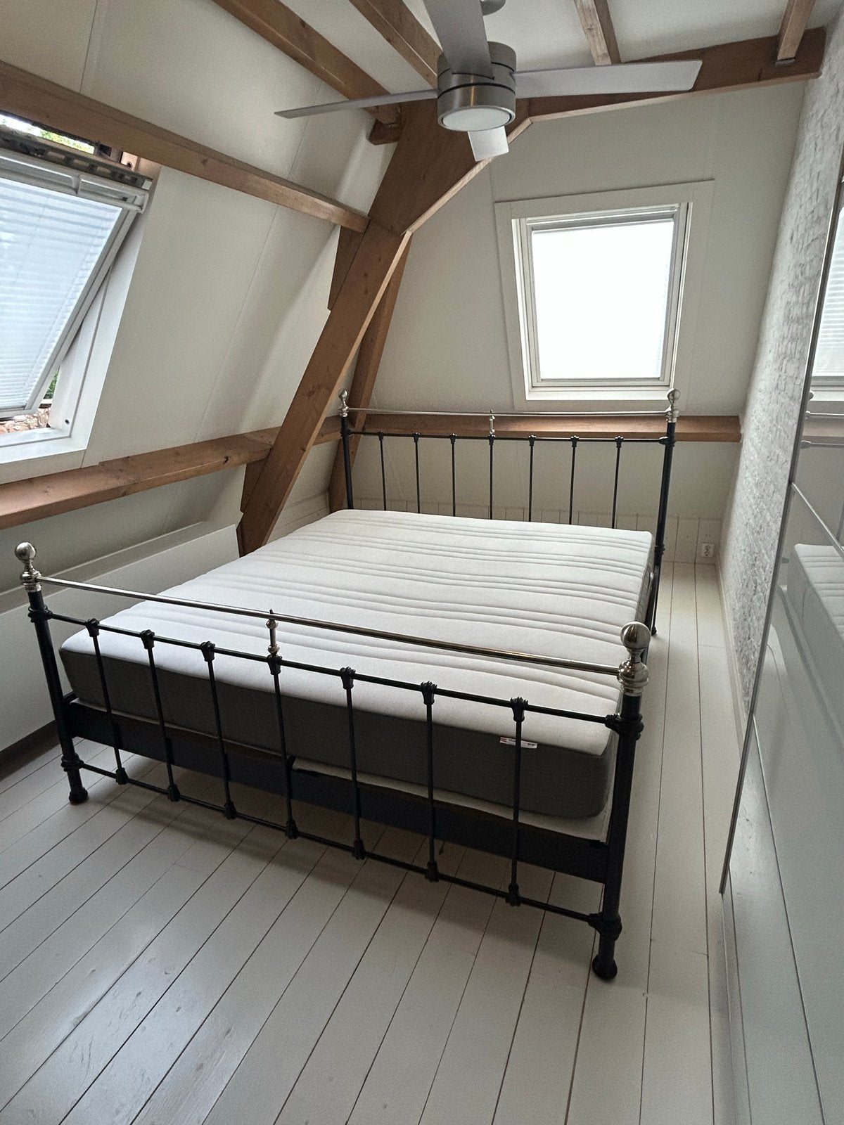 Zwart/zilver stalen bed met lattenbodem en matras, Ophalen, Gebruikt, Tweepersoons, 180 cm
