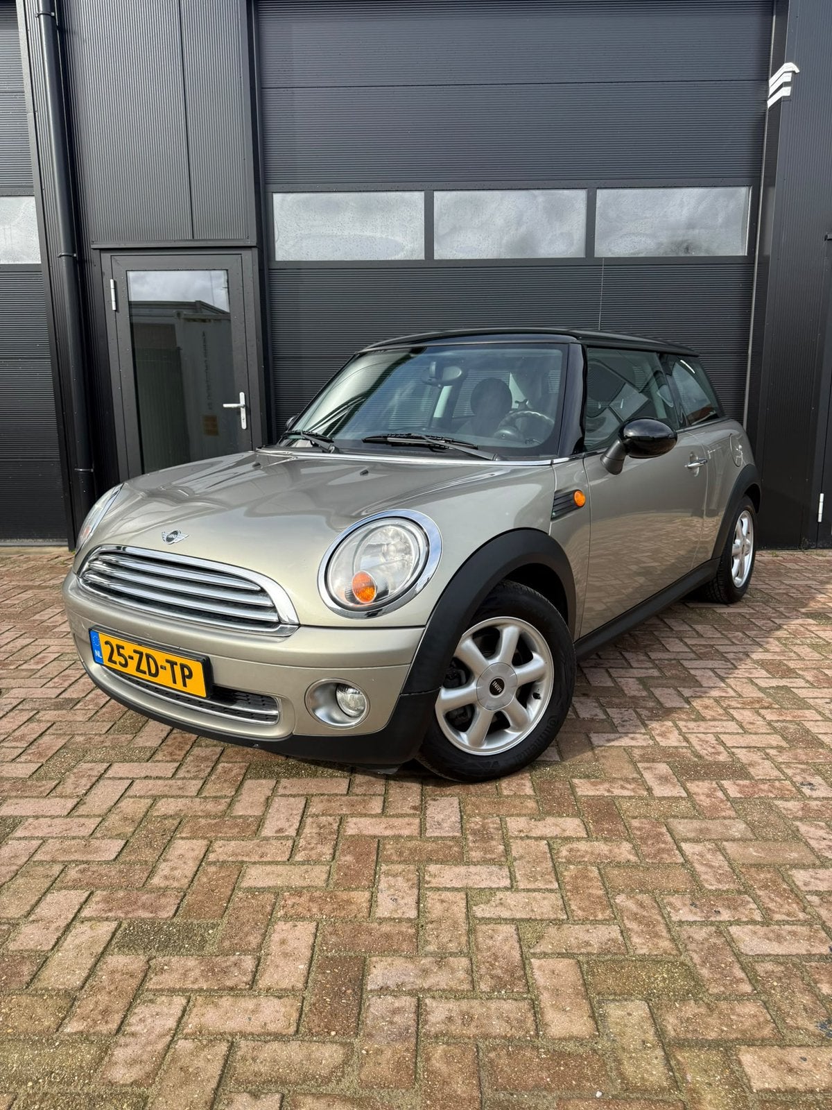 Mini 1.6 16V Cooper 2008  origineel Nederlands geleverd, Dealer onderhouden, Stof, 750 kg, 4 cilinders