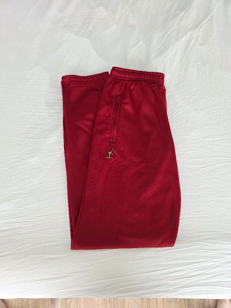 Australian Uni broek Bordeaux rood L (50) (gaatje), Kleding | Heren, Sportkleding, Maat 52/54 (L), Ophalen of Verzenden, Gedragen