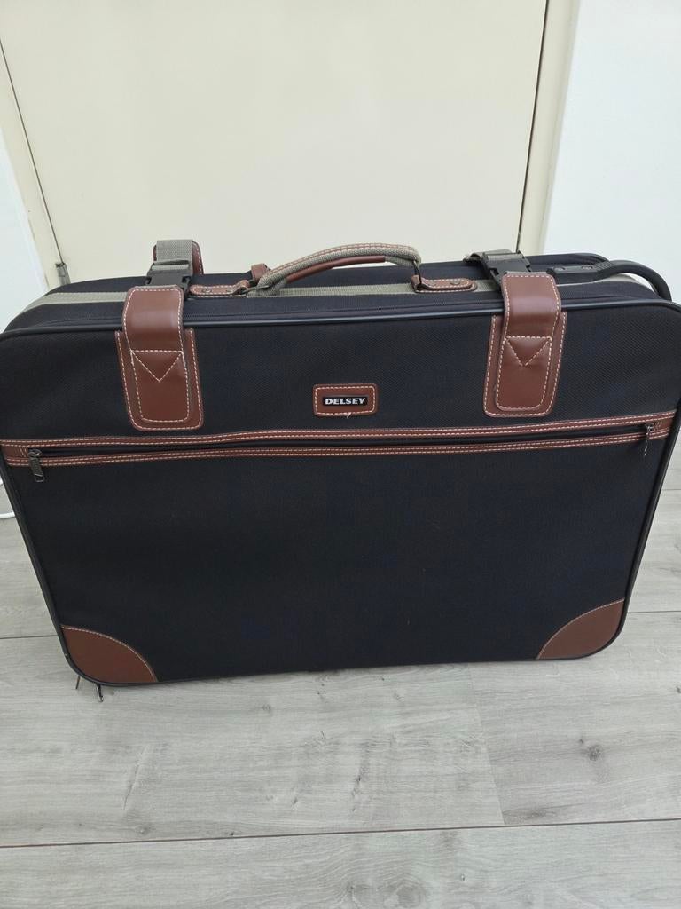 Super grote Delsey koffer, Sieraden, Tassen en Uiterlijk, Koffers, Overige materialen, 45 tot 55 cm, Zo goed als nieuw, 70 cm of meer