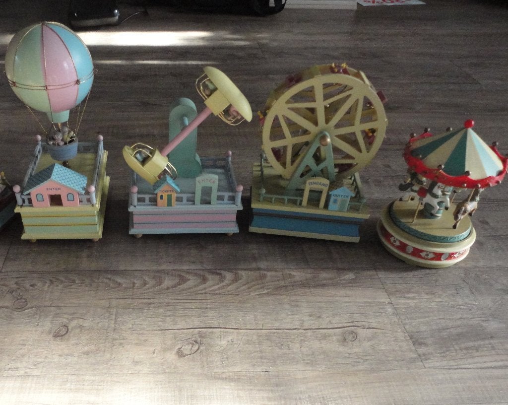 4 LEUKE SPEELDOOSJES VAN HOUT /KERMIS, Ophalen of Verzenden