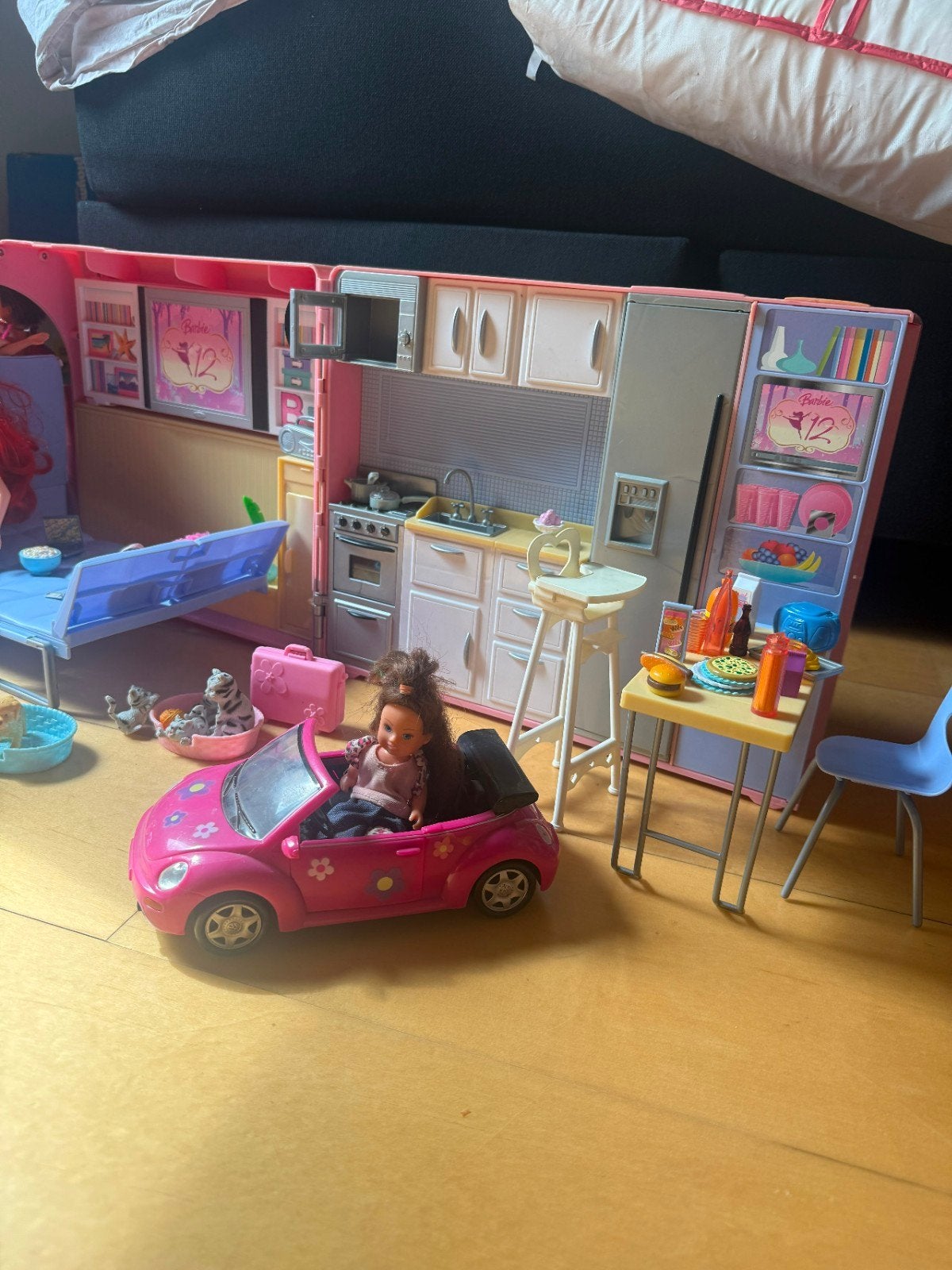 Complete Barbie set: camper, zwembad, 12+ Barbies & Ken, Ophalen, Gebruikt, Barbie
