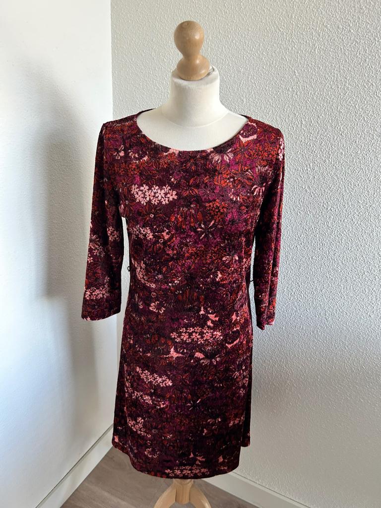 King Louie maat L velvet wijnrode Zoe dress 2534, Kleding | Dames, Jurken, Maat 42/44 (L), Ophalen of Verzenden, Zo goed als nieuw