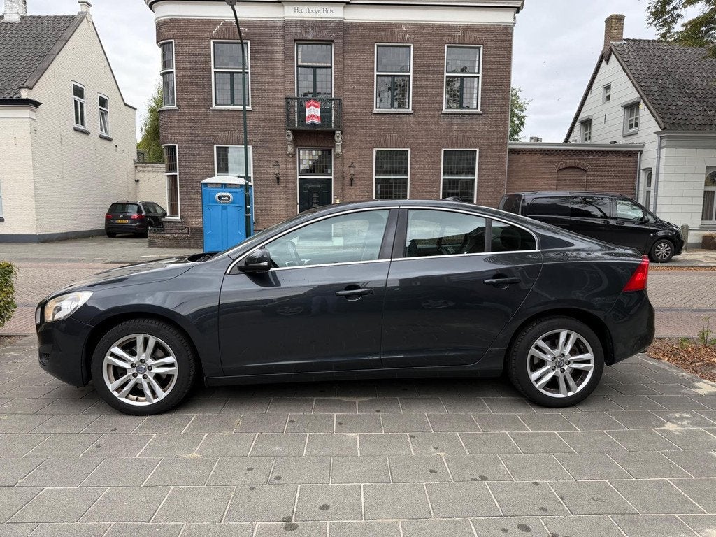 Volvo S60 1.6 T3 Momentum AUTOMAAT EERSTE EIGENAAR DEALER ON, Auto's, Volvo, Bedrijf, Te koop, S60, ABS, Achteruitrijcamera, Airbags