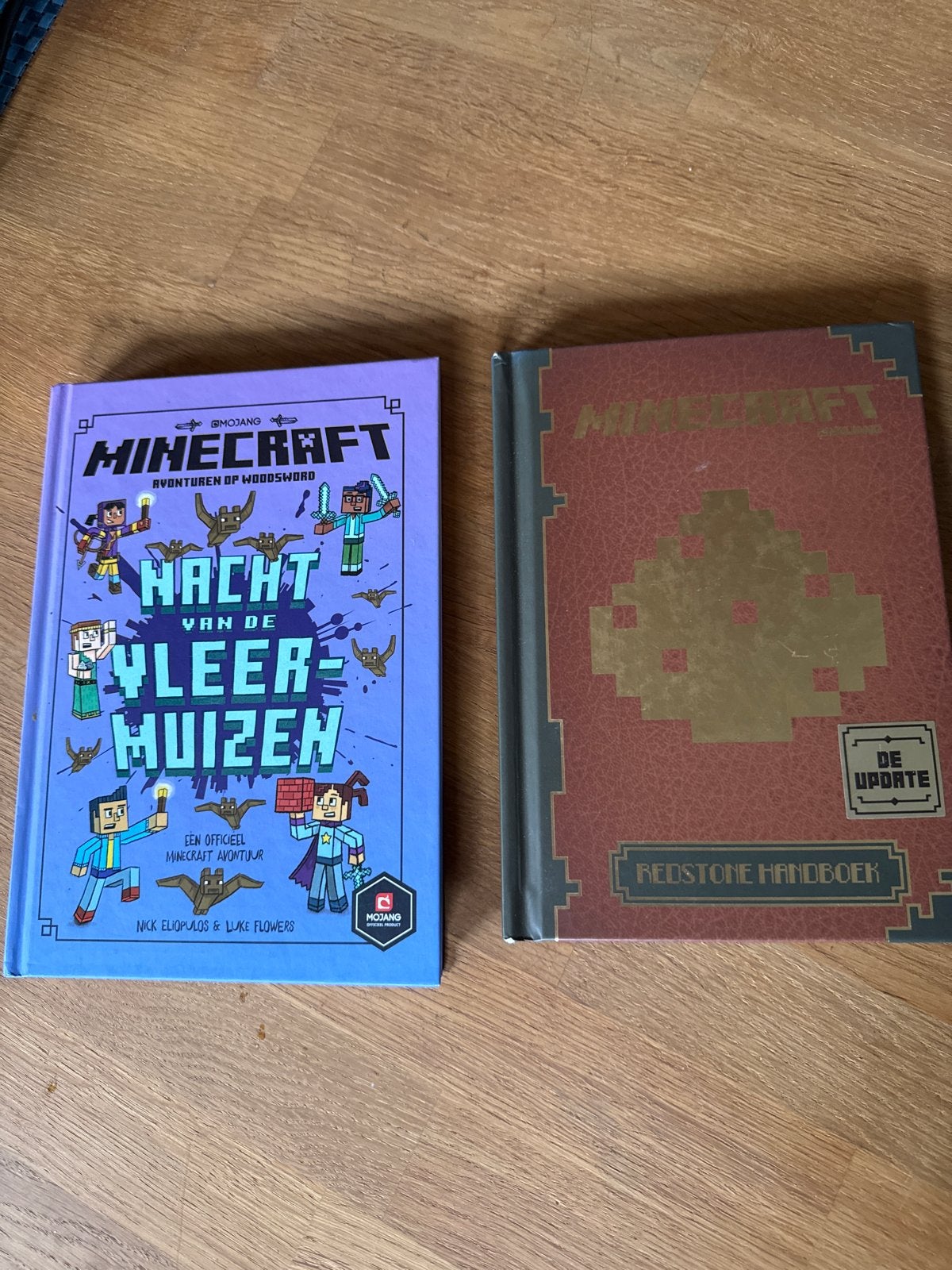 Minecraft boeken: Nacht van de Vleermuizen & Redstone Handbo, Ophalen of Verzenden, Gebruikt, Overige merken