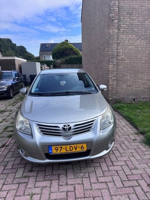 Toyota Avensis 1.8 16V Vvt-i Sedan 2010  APK t/m 21 aug 2027, Auto's, Voorwielaandrijving, Euro 5, Avensis, Zwart