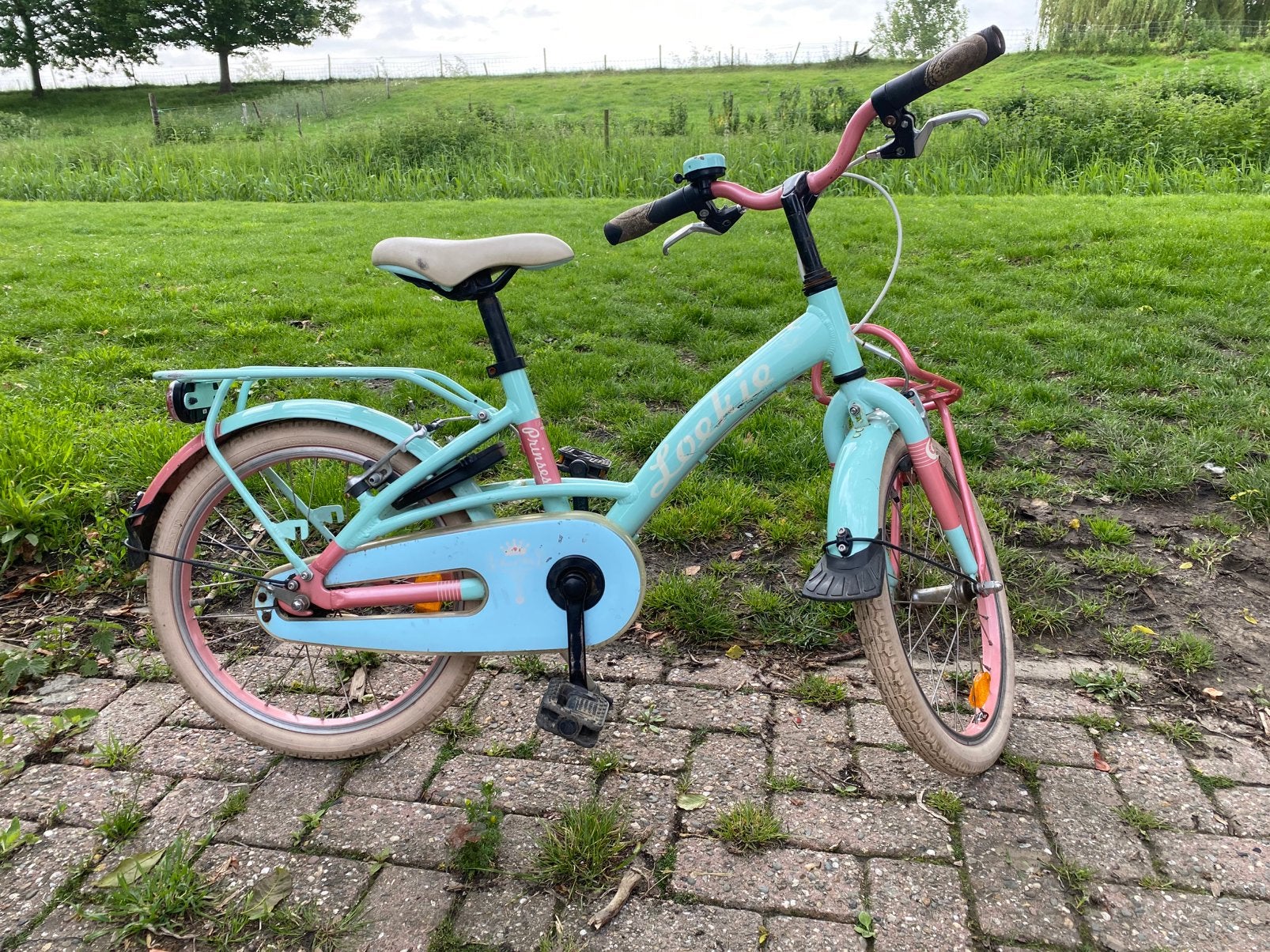 Loeki kinderfiets blauw roze 18 inch, Fietsen en Brommers, Fietsen | Kinderfietsjes, Ophalen of Verzenden, Gebruikt, 16 tot 20 inch
