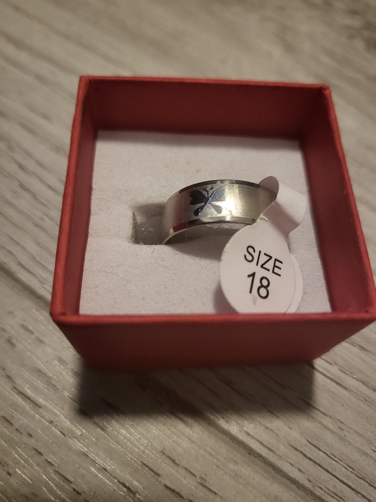 Nieuwe zilverkleurige ring met vlinder, maat 18, 18 tot 19, IJzer of Staal, Nieuw, Ophalen of Verzenden