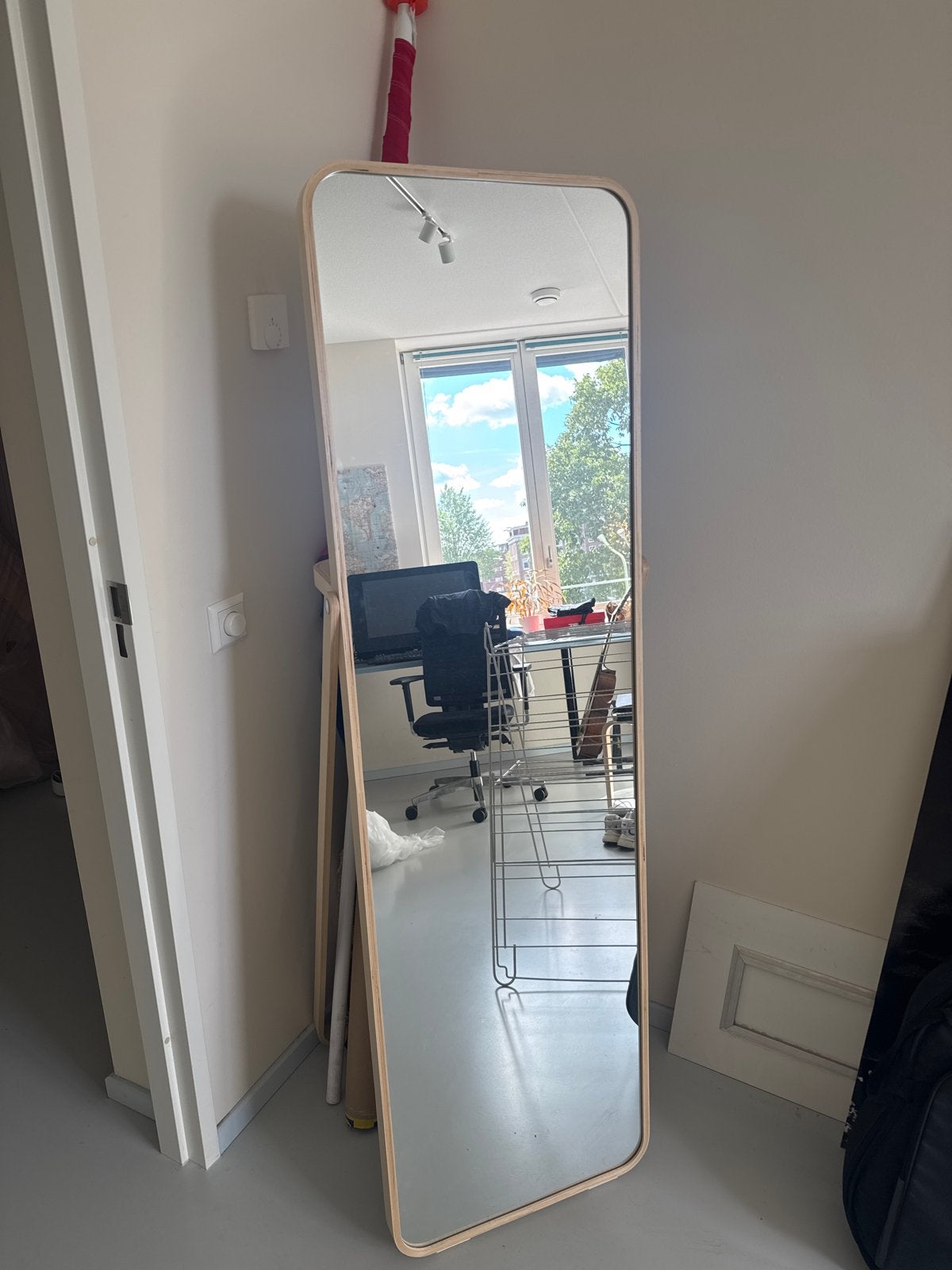 Ikea Ikornnes spiegel met houten frame, Huis en Inrichting, Woonaccessoires | Spiegels, Ophalen, Zo goed als nieuw, 150 tot 200 cm