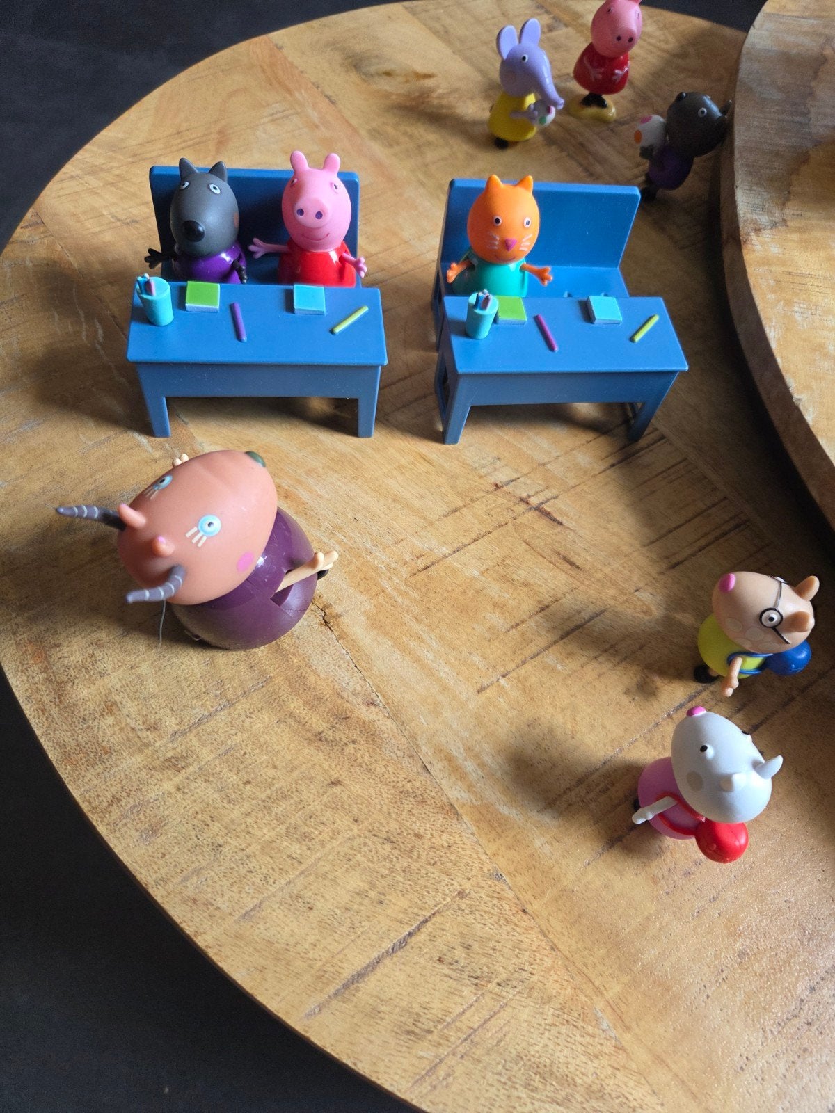Peppa Pig speelgoed oa huis / auto / trein / camper, Ophalen of Verzenden, Zo goed als nieuw