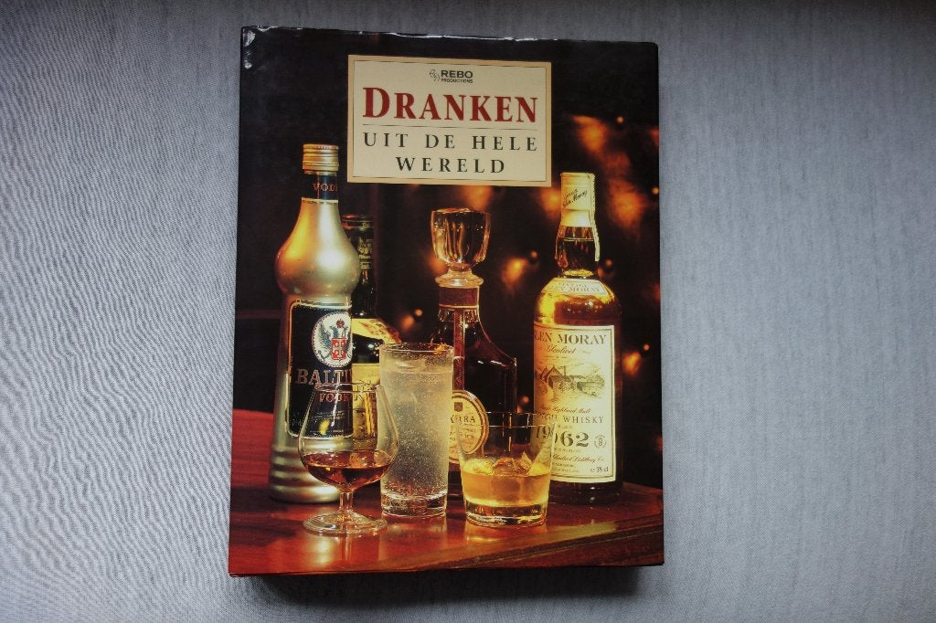 Boek Gedestilleerde Dranken uit de hele wereld, Ophalen of Verzenden, Zo goed als nieuw, Overige onderwerpen