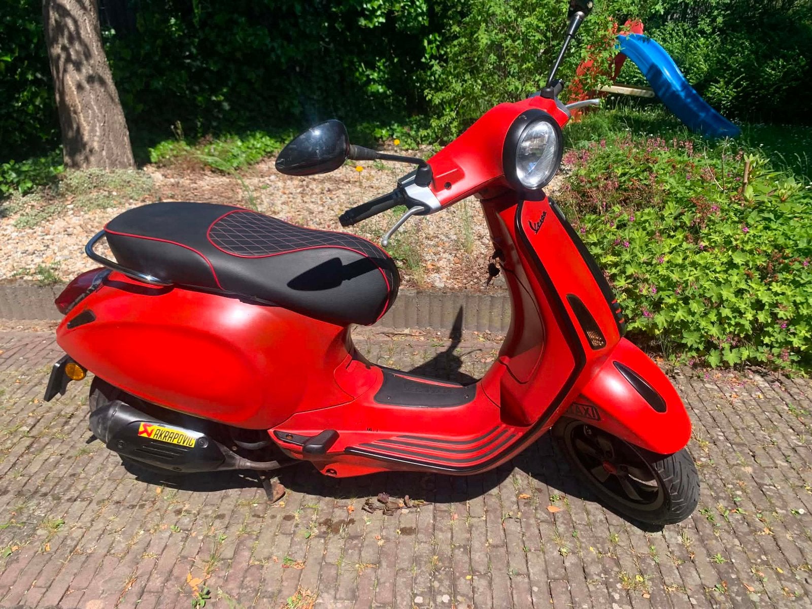 Vespa primavera uit 2017 met geel kenteken, Ophalen of Verzenden, Zo goed als nieuw