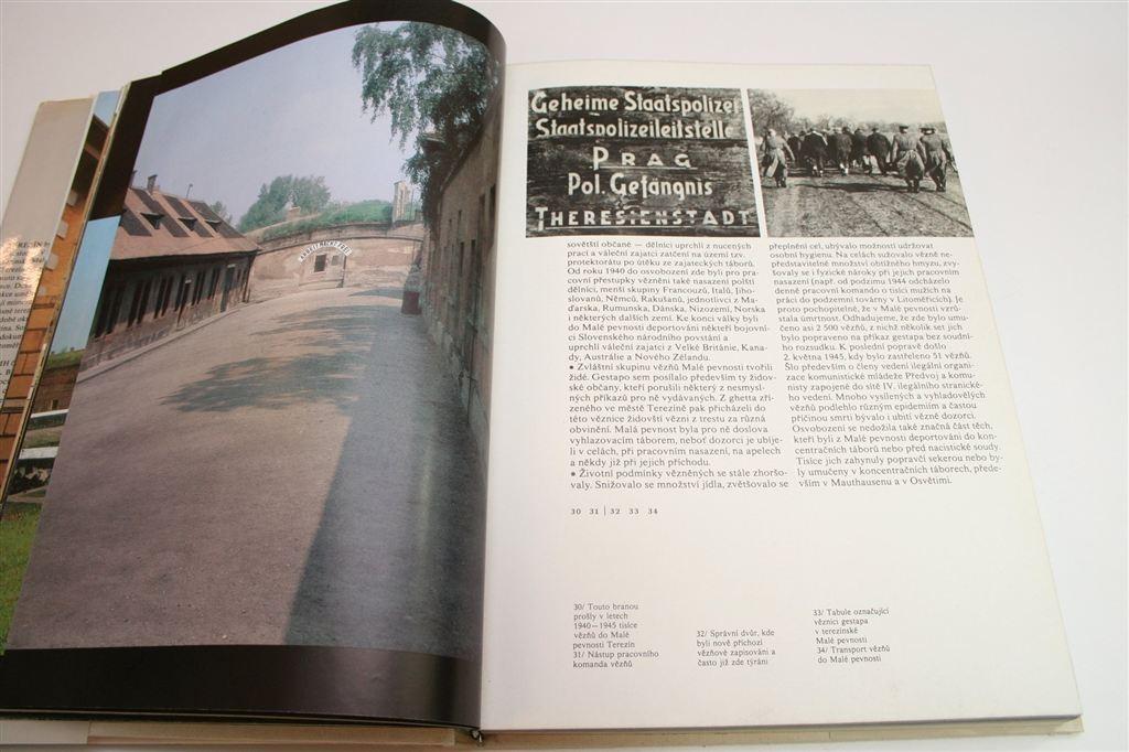 Terezín [Kamp] — Tekeningen & Foto's [Meertalig], Ophalen of Verzenden, Tweede Wereldoorlog, Gelezen, Overige onderwerpen