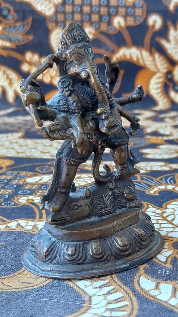 Prachtig antiek brons beeldje van Ganesha uit India 10 cm., Antiek en Kunst, Handgemaakt, India, Ophalen of Verzenden, Brons