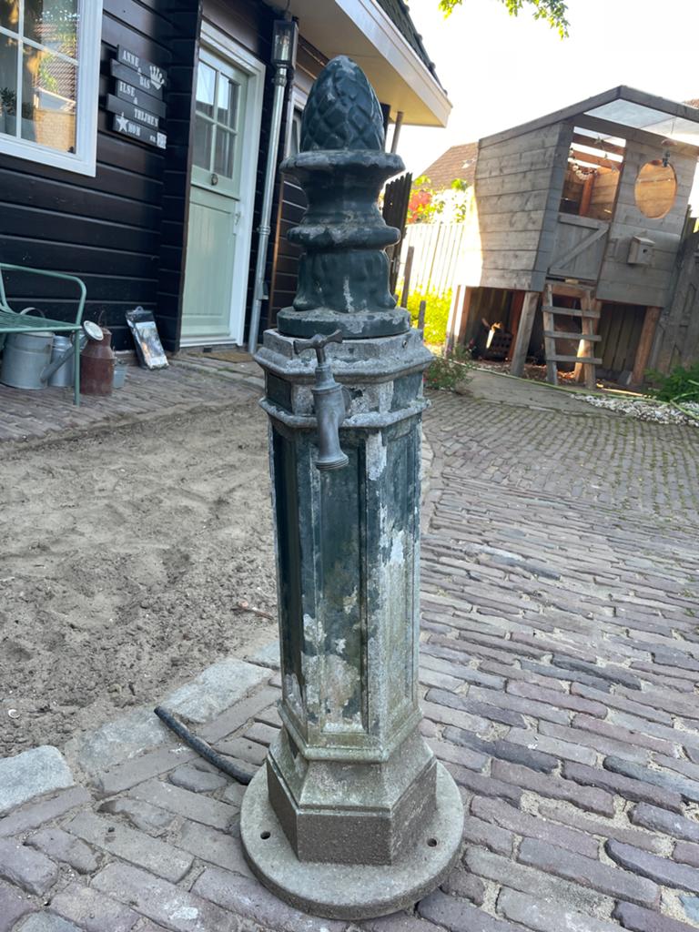 Antieke gietijzeren waterkraan, Ophalen, Gebruikt