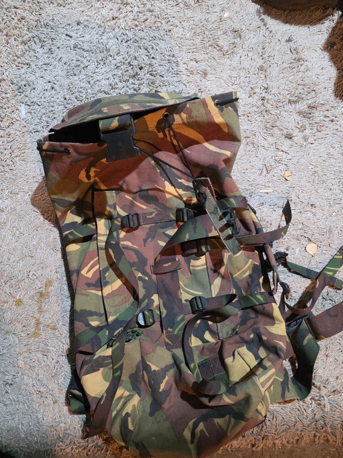 Camouflage rugzak - Ideaal voor outdoor avonturen, Gebruikt, 25 tot 40 cm, Ophalen of Verzenden, Trekking